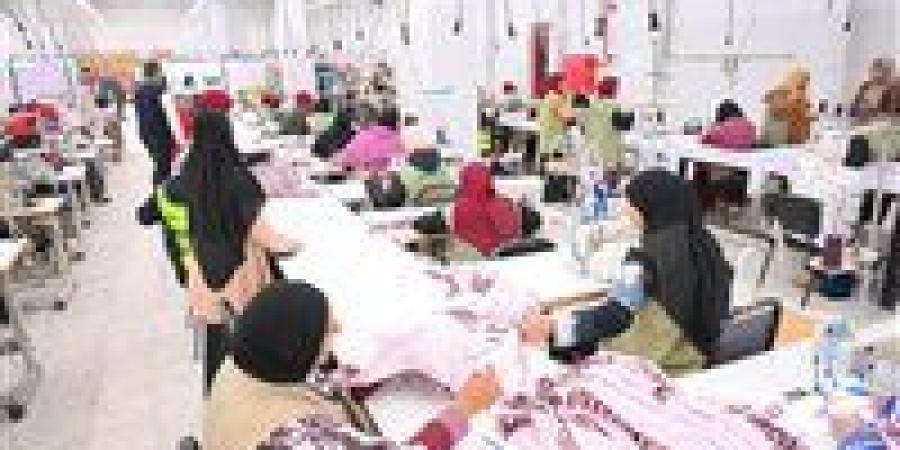 بدعم
      التضامن..
      كيف
      عاد
      مصنع
      مغلق
      في
      الفيوم
      إلى
      قلب
      نابض
      بالإنتاج..
      وتعيد
      تشغيل
      الآلاف
      السيدات