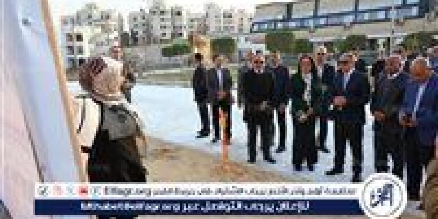 وزيرة
      التنمية
      المحلية
      ومحافظ
      الإسماعيلية
      يتفقدان
      مشروع
      تطوير
      نادي
      وشاطئ
      الفيروز