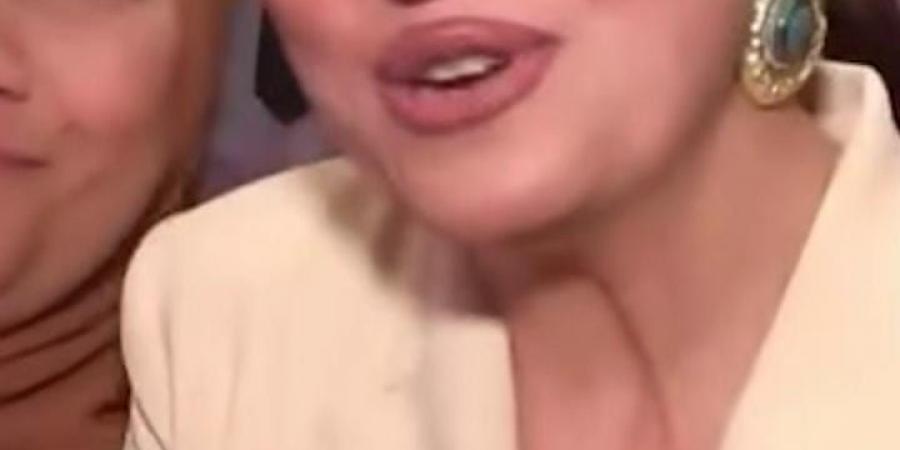 بعد
      صور
      ريهام
      عبد
      الغفور
      المسيئة..
      الجمهور
      يتداول
      فيديو
      جديد
      للفنانة
      في
      العرض
      الخاص