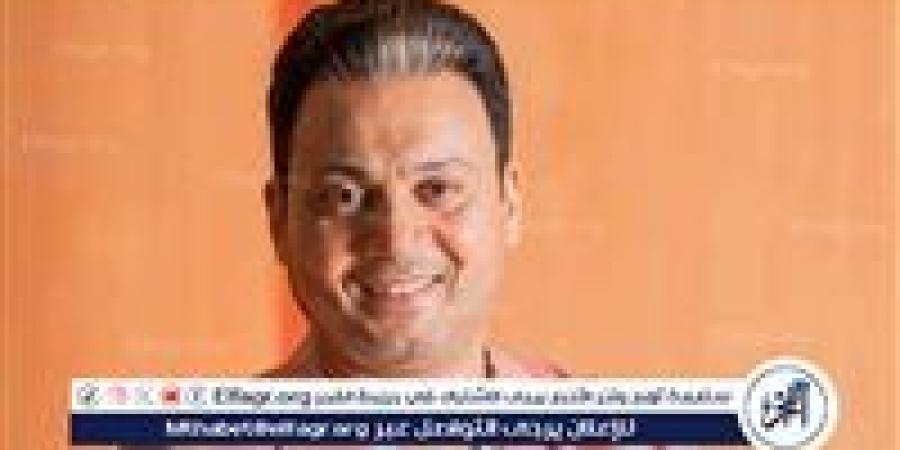 عمرو
      رمزي:
      التفاهم
      والتنازل
      أساس
      استمرار
      الحياة
      الزوجية