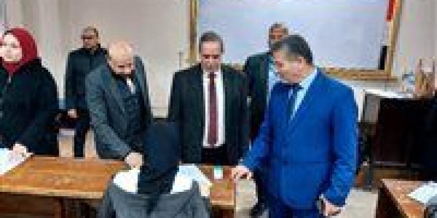 نائب
      رئيس
      جامعة
      بنها
      يتفقد
      امتحانات
      الفصل
      الدراسي
      الأول
      بكلية
      العلوم