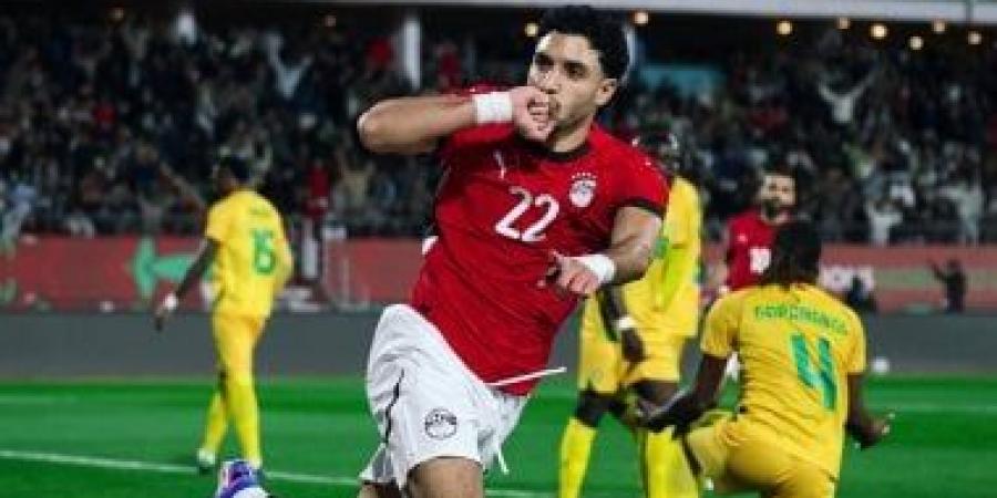 محمد صلاح وعمر مرموش فى هجوم الفراعنة أمام جنوب أفريقيا