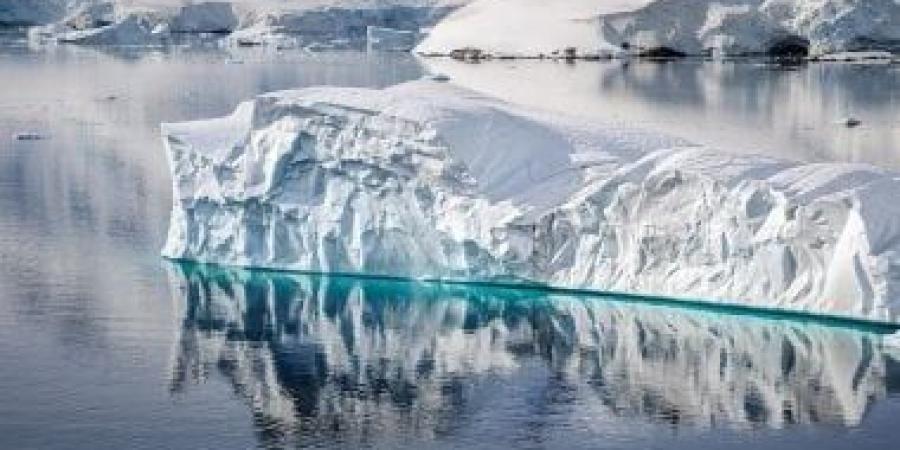 القطب الشمالى يسخن فى صمت.. ذوبان الجليد يهدد استقرار طقس الشتاء عالميًا