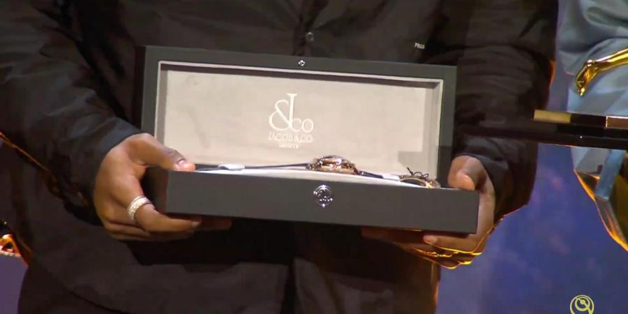 لامين يامال يحصل على ساعة قيمتها 400 ألف دولار فى حفل جلوب سوكر