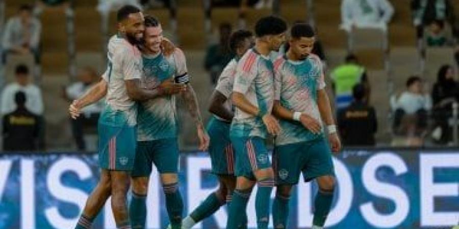 الأهلي يتخطى الفيحاء بثنائية في الدوري السعودي.. وحالة طرد "فيديو"