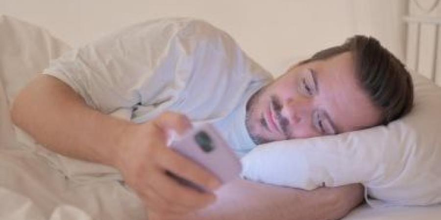 دراسة: جيل Z يتصدر قائمة الأكثر استخداماً للهواتف بـ 4 ساعات يومياً