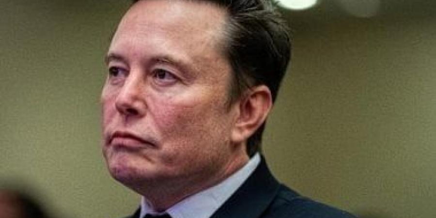 سيناتور أمريكي يواجه ماسك وجيتس بسؤال صادم: من يدفع ثمن عصر بلا عمل