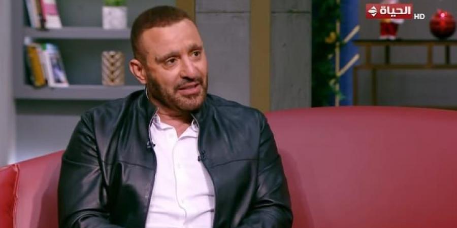 محدش هيحس بيها غير اللي جرب.. احمد السقا يتكفل بعلاج سيدة تعاني من المياه البيضاء على الهواء