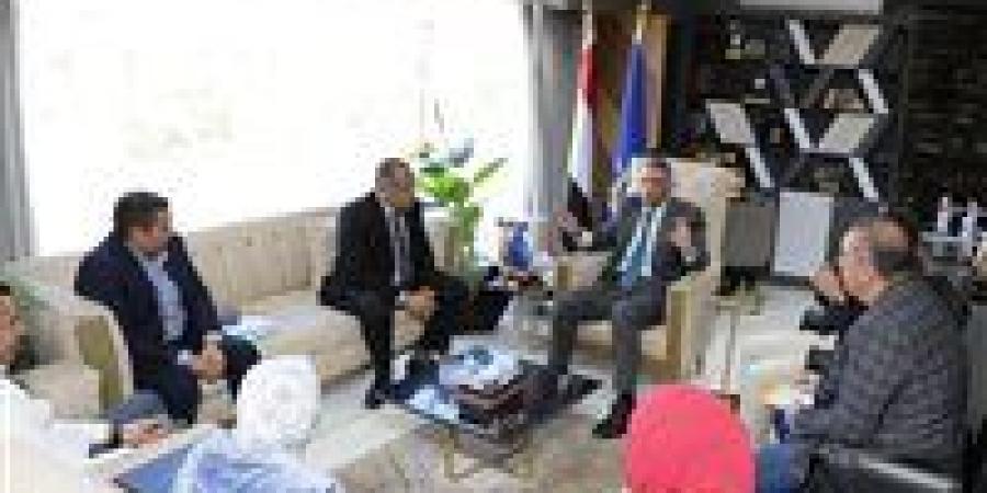 محافظ أسوان يشدد على الإسراع بمشروعات المياه والصرف الصحي.. ونِسَب إنجاز تصل إلى 95% بعدد من القرى