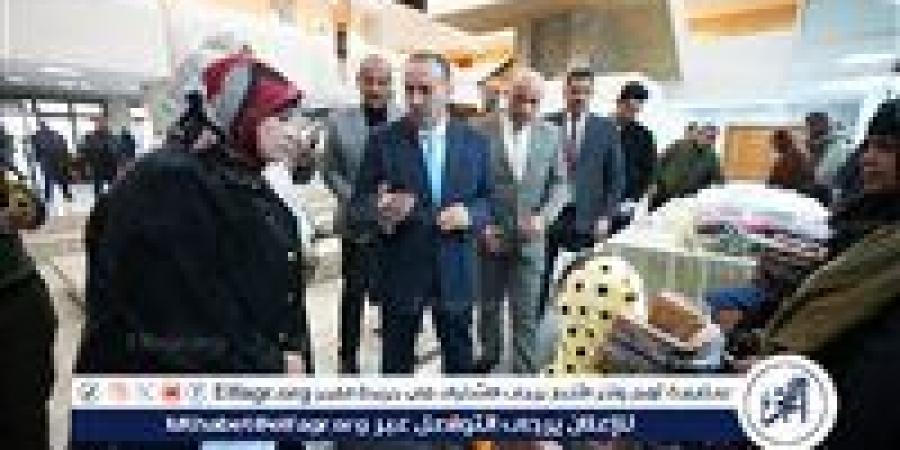 محافظ أسيوط يبدأ العام الميلادي الجديد بتسليم كراسي متحركة وسماعات طبية للأطفال من ذوي الهمم