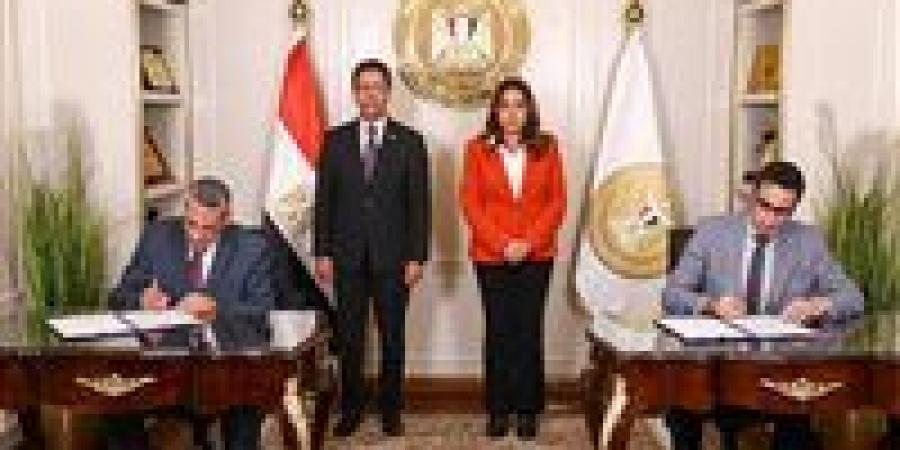 وزيرة التنمية المحلية ورئيس جامعة بنها يشهدان توقيع بروتوكول تعاون لإعداد كوادر المحليات