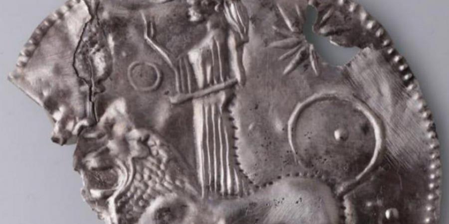 العثور على قلادة للمعبودة عشتار الآشورية عمرها 2200 عام فى تركيا