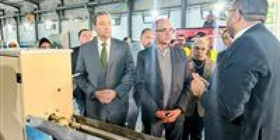 نائب وزير الإسكان يتفقد مصنعًا للمنتجات المرتبطة بأنظمة تحلية مياه البحر بمحافظة دمياط