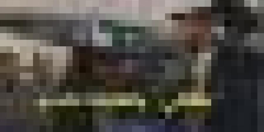 #لاعب_المنتخب "رفيق #بلغالي" رفقة أفراد #عائلته من أمام مقر #إقامة_الخضر