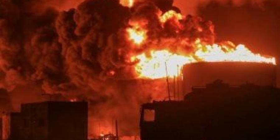 أكثر من 400 سائح عالقون في جزيرة سقطرى اليمنية