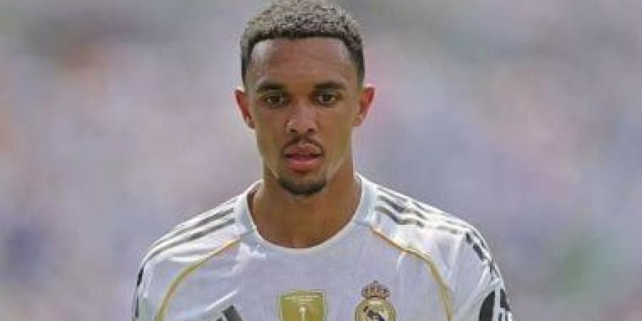 تشيلسي يدرس استعارة ألكسندر أرنولد حتى نهاية الموسم