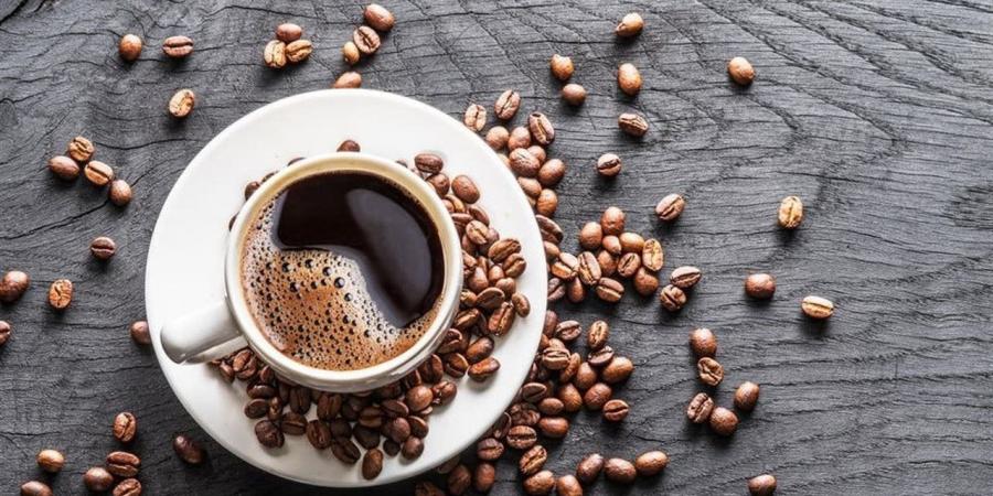 الاعتماد على المنبهات طوال اليوم.. متى تتحول القهوة والشاي من متعة إلى خطر؟