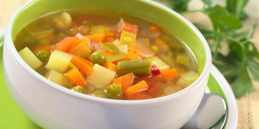 طريقة عمل شوربة خضار خفيفة وقليلة السعرات