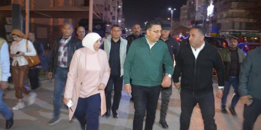 جولة ميدانية لمحافظ القليوبية في بنها وشبرا الخيمة لتطبيق قرار الغلق
