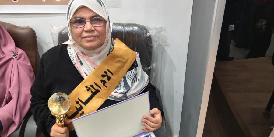 «مرفت» الفائزة بجائزة الأم المثالية بالقطاع الصحي بالشرقية: صدمة فقدان زوجي أصابتني بانفصال في شبكية العين