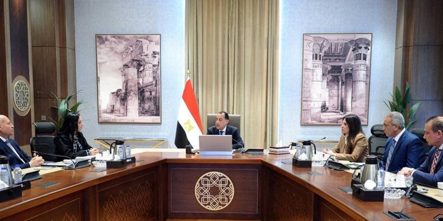 رئيس الوزراء يتابع إجراءات طرح وحدات سكنية بالإيجار للمواطنين
