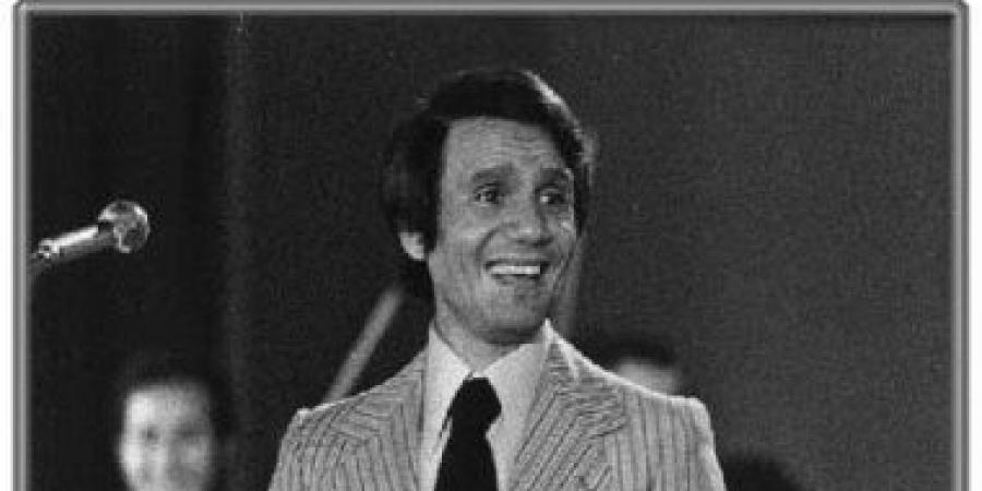 حكاية عبد الحليم حافظ مع القصيدة العربية.. من لقاء إلى قارئة الفنجان