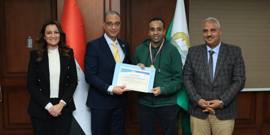 محافظ الجيزة يكرم «فرسان الإرادة» بأوسيم بعد التتويج بكأس السوبر في كرة القدم السباعية
