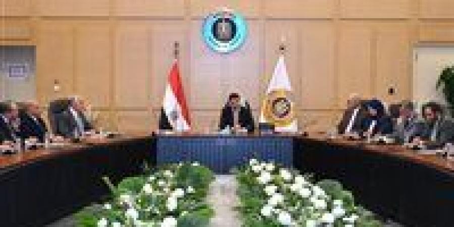 وزير الصناعة: الدولة تولي اهتماماً بالغاً بصناعة الرخام والجرانيت لزيادة صادراتها لمليار دولار