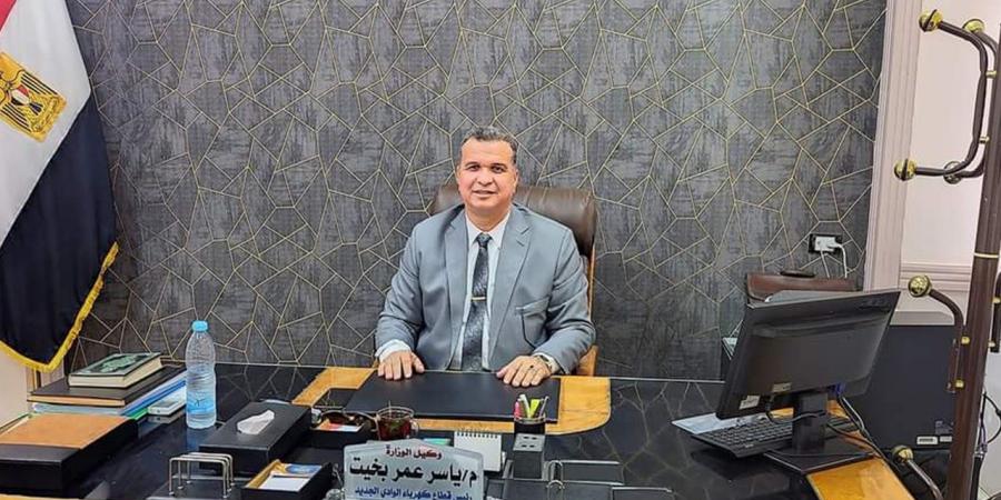 رئيس قطاع الكهرباء بالوادي الجديد: إعادة تشغيل التيار تدريجيًا بقرى الداخلة وبلاط