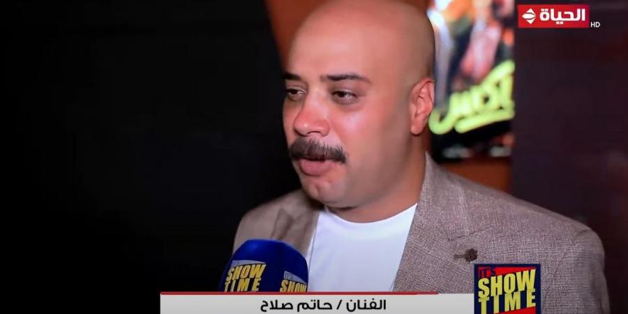 للحفاظ على حرمة الحياة الخاصة.. منع التصوير في جنازة والد حاتم صلاح