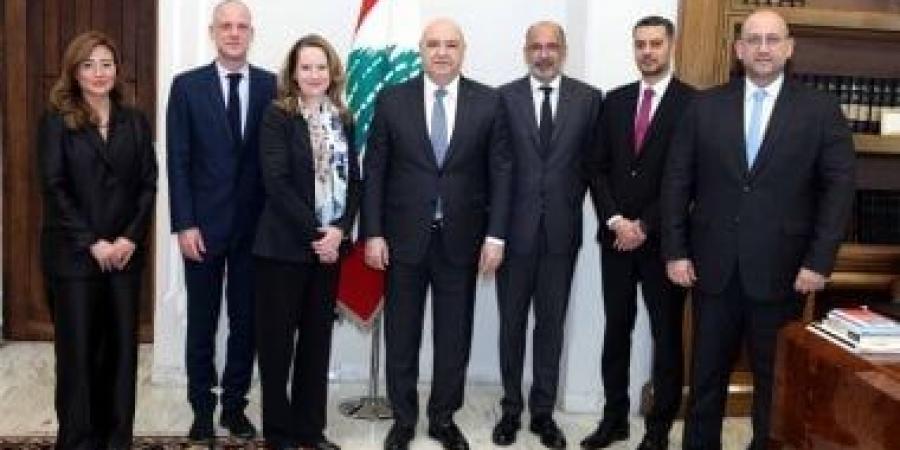 الرئيس اللبناني يطالب بزيادة الاهتمام بالنازحين اللبنانيين ودعم المجتمعات المضيفة