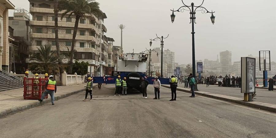 بعد 48 ساعة.. ازالة ميل مأذنة مسجد البحر وفتح كورنيش النيل بدمياط
