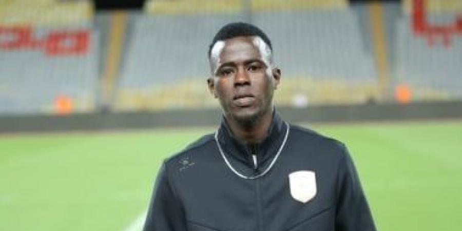 بابا كار نداى يحصل على جائزة أفضل لاعب فى مباراة فاركو والمحلة