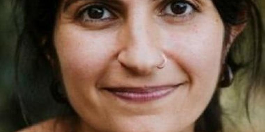 شيدا بازيار مؤلفة ليالي طهران الهادئة: قصص الآباء ألهمتنى الرواية