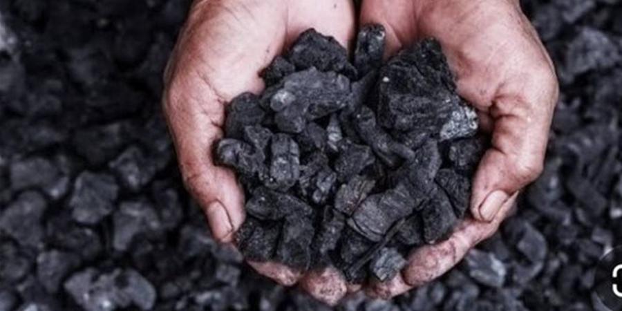 الجارديان: حرب إيران تعيد الفحم إلى الواجهة وتهدد مسار التحول نحو الطاقة النظيفة