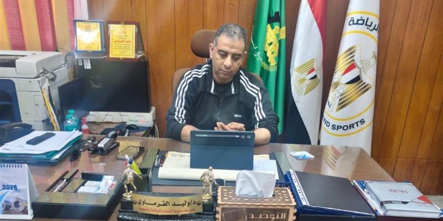 وكيل "شباب القليوبية" يبحث مع مديري الإدارات حزمة مبادرات مجتمعية