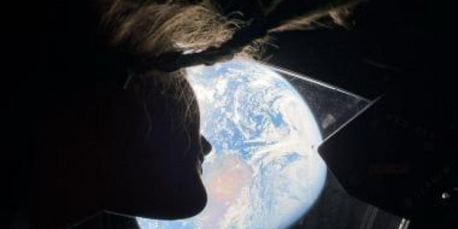 رواد فضاء مهمة أرتميس 2 يُجهزون مقصورة المركبة للتحليق حول القمر