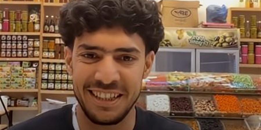 صوت جميل.. شاب يفاجئ سيدة بأدائه لآيات من الذكر الحكيم «فيديو»