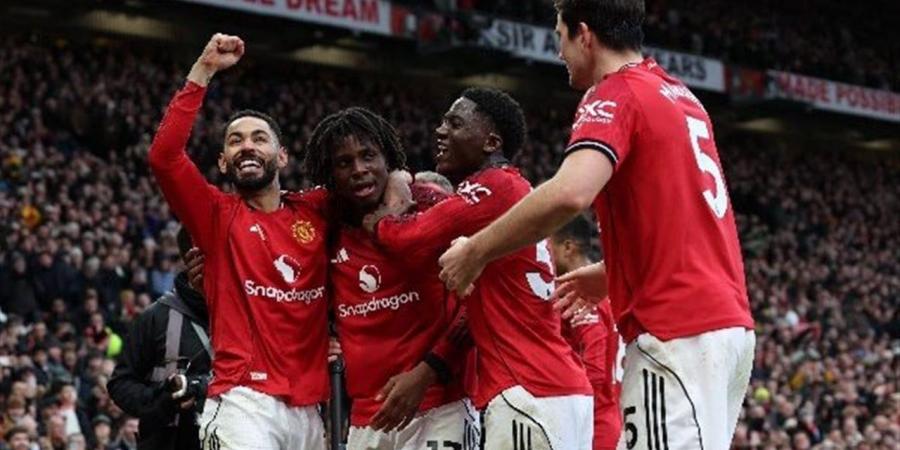 مانشستر يونايتد يتحرك لتعزيز خط الوسط بثنائي جديد