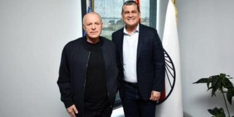 اتجاه فى اتحاد الكرة لتجديد الثقة فى أوسكار رويز موسماً إضافياً