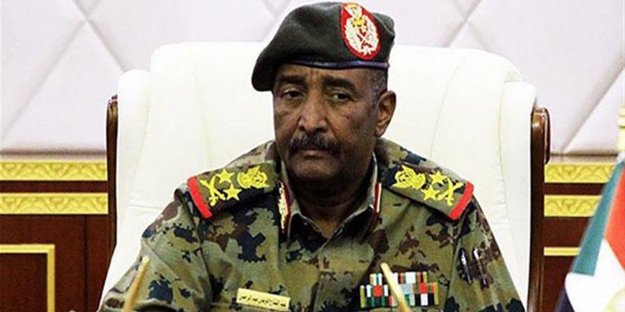 "البرهان" يعد باستكمال الجيش مسيرة البناء ودعم التحول الديمقراطي في السودان