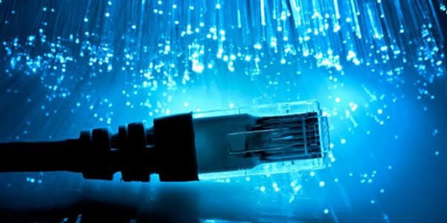 العمود الفقري للشبكة العنكبوتية في خطر.. هل سيصبح العالم بدون إنترنت؟