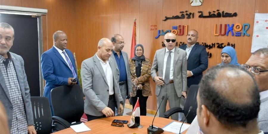 نائب محافظ الأقصر يبحث شكاوى وطلبات المواطنين خلال لقاء اليوم المفتوح