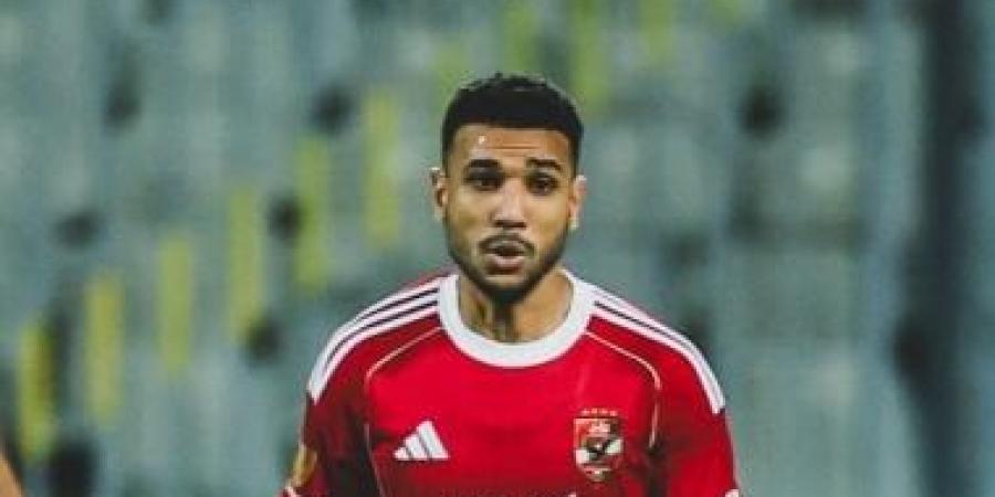 هادي رياض يقترب من قيادة دفاع الأهلي أمام سيراميكا رغم جاهزية مرعي