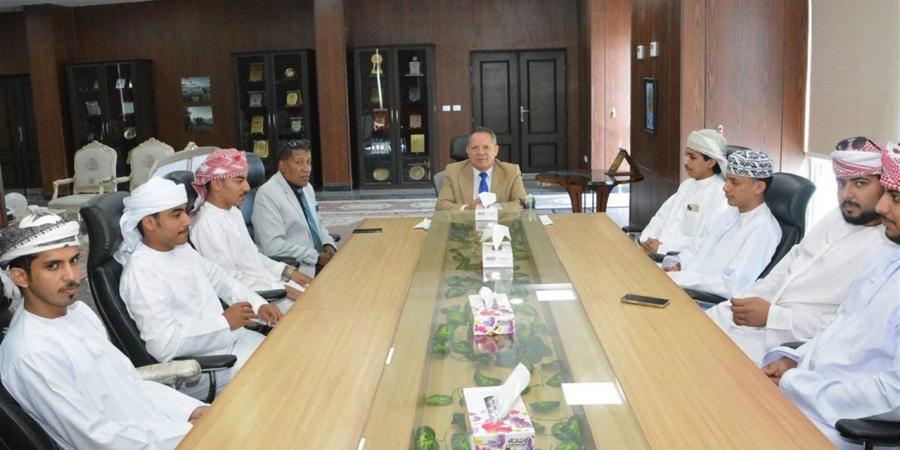 رئيس جامعة دمياط يلتقي الطلاب الوافدين من عمان