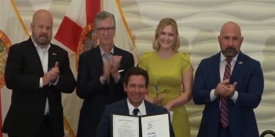 عاجل.. حظر الشريعة الإسلامية وتصنيف منظمات كإرهابية عبر قانون في فلوريدا يثير المخاوف