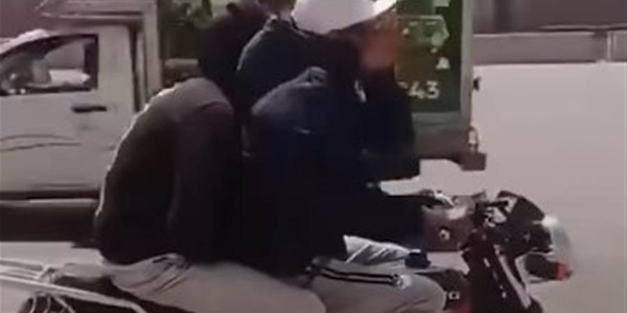 سرقوا مسن وماشيين عكسي.. مواطن يوثق جريمة سائق موتوسيكل (فيديو)