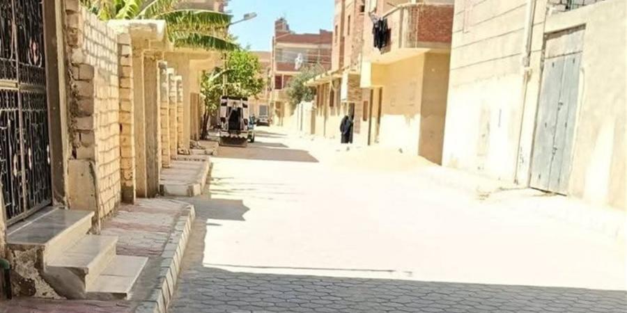 استكمال أعمال تركيب بلاط الإنترلوك بشوارع الكيلو 2 حتى مسجد بلال بن رباح في مرسى مطروح