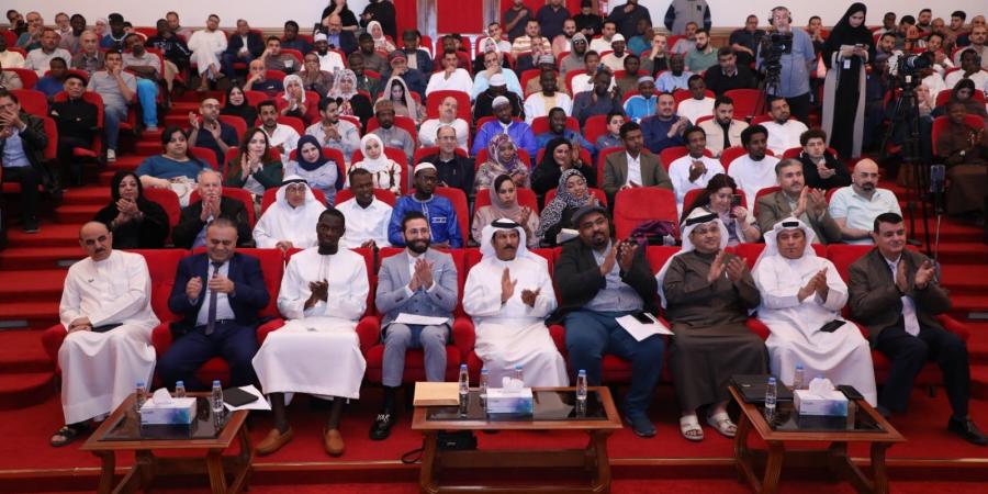 قصائد مفعمة بالحنين والأوطان والإنسان في بيت الشعر.. صور