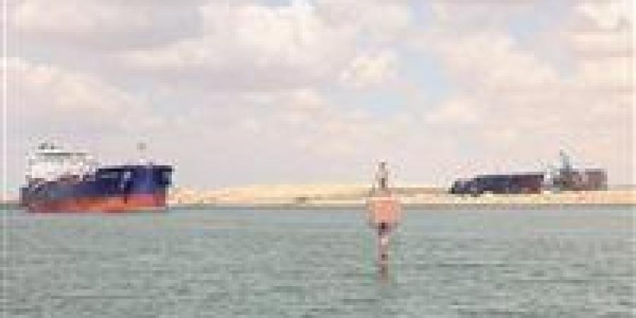 نجاح وحدات الإنقاذ البحري في قناة السويس في السيطرة على حريق صال "السويس 2" وإنقاذ طاقمه